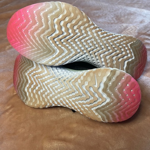 NIKE EPIC REACT FLYKNIT WOMEN RUNNING SNEAKERS SIZE 7 - Picture 6 of 7